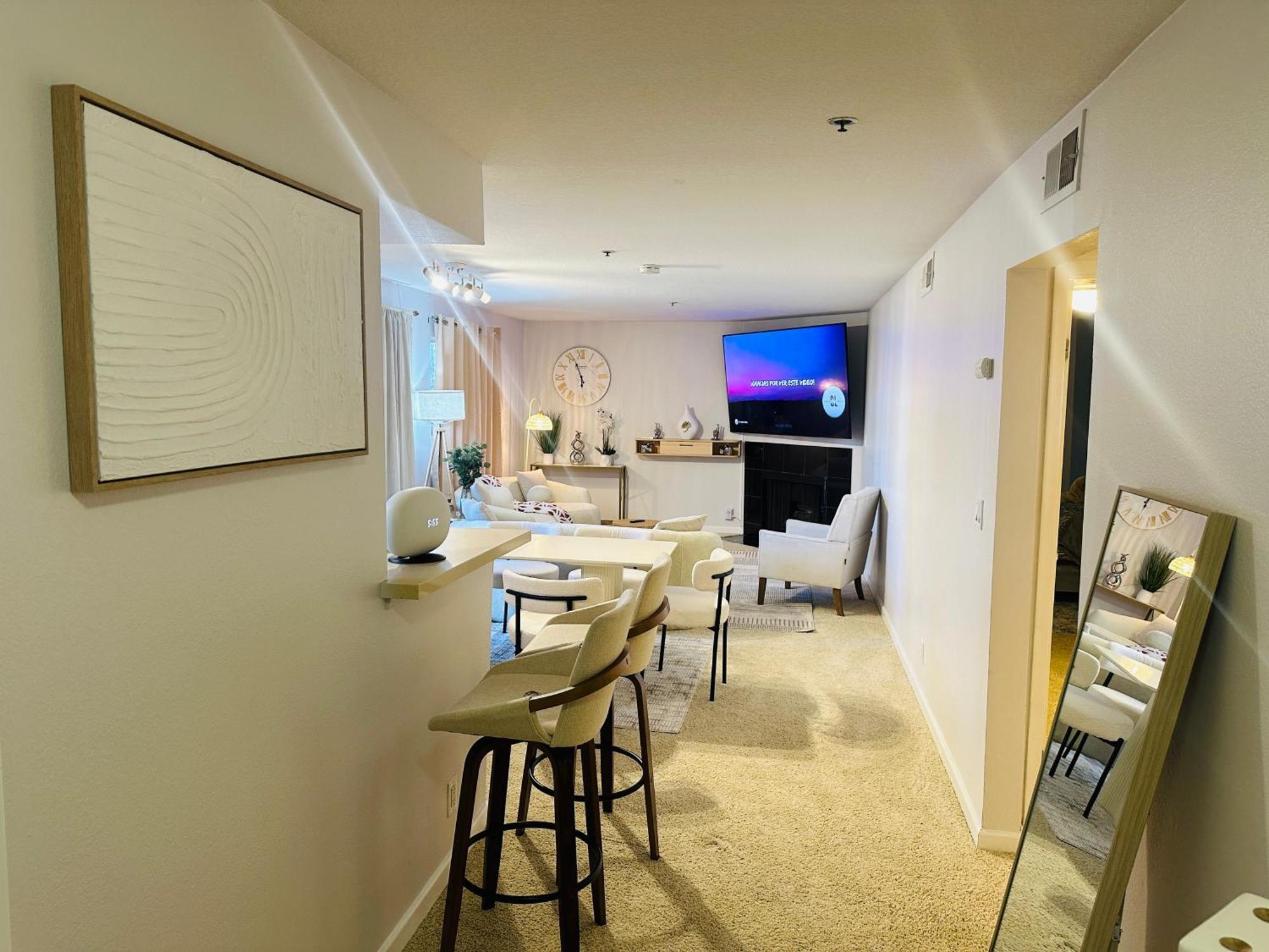 Apartment Mid-city Charm 2br Near Hotspots! *